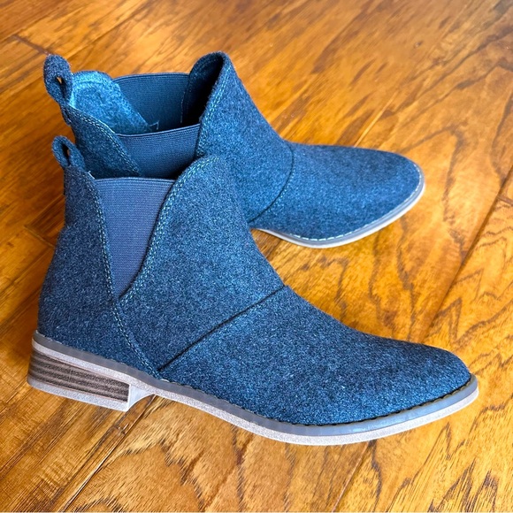 Rocket Dog Shoes - Rocket Dog Maylon Dark Gray Wool-like Flat Chelsea Ankle Boots Woman’s Size 7.5